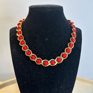 VINTAGE GOLD TONE RED BEAD AND CURB LINK NECKLACE